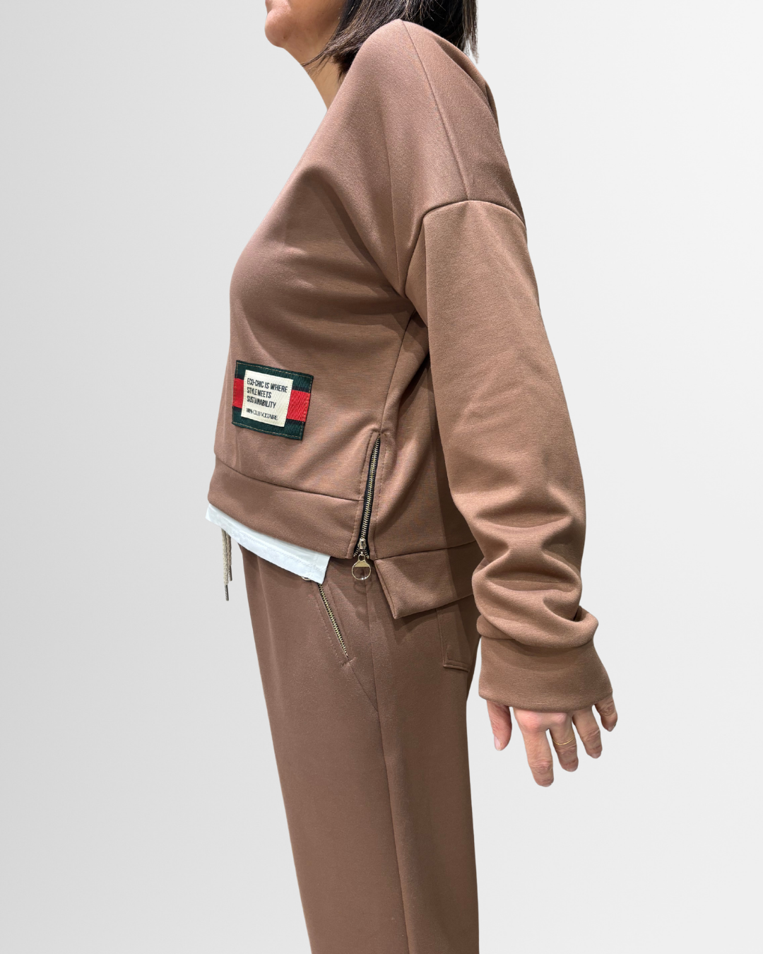 Felpa marrone con zip laterali