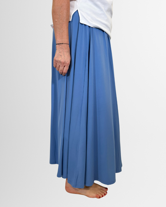 Gonna azzurra fluida