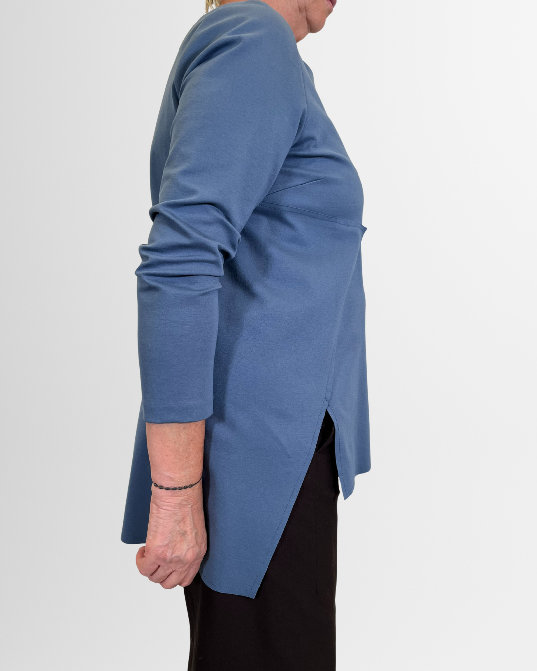 Casacca azzurra asimmetrica
