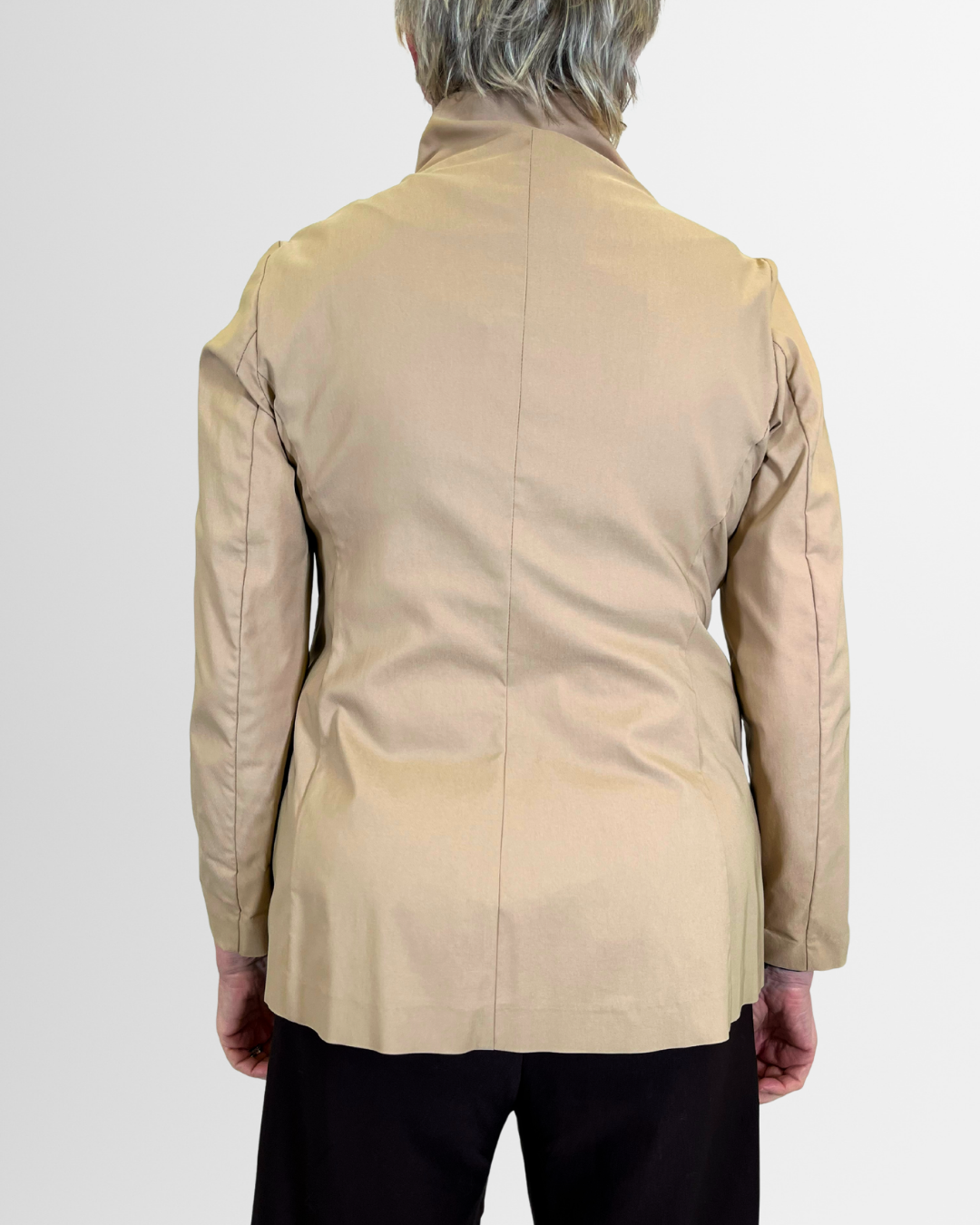 Giacca asimmetrica con bottoni