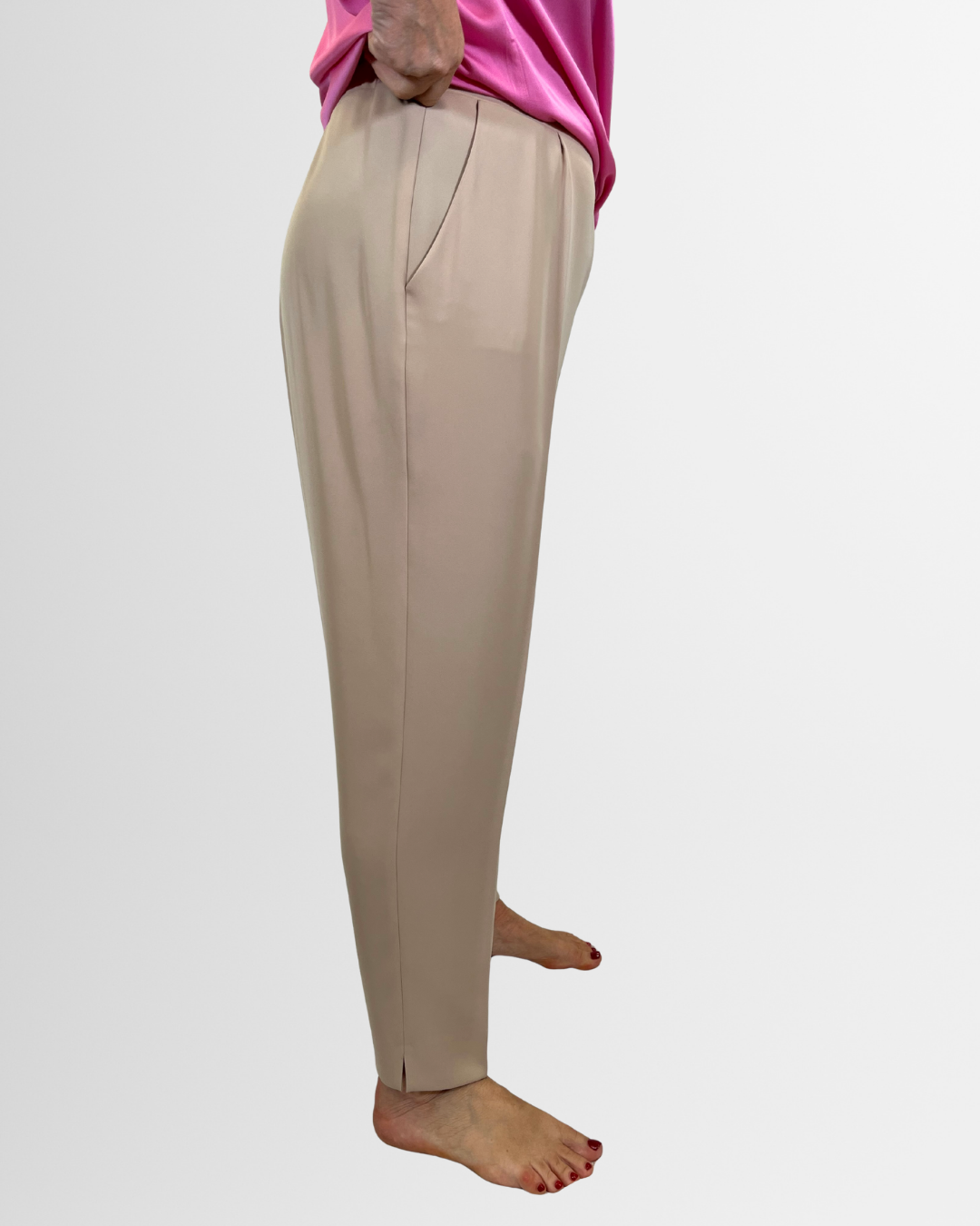 Pantaloni eleganti con spacchetto