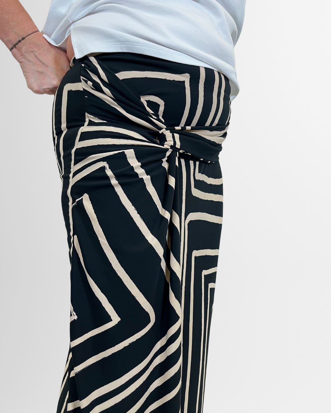 Gonna incrocio beige-nero