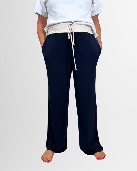 Pantaloni morbidi con laccio