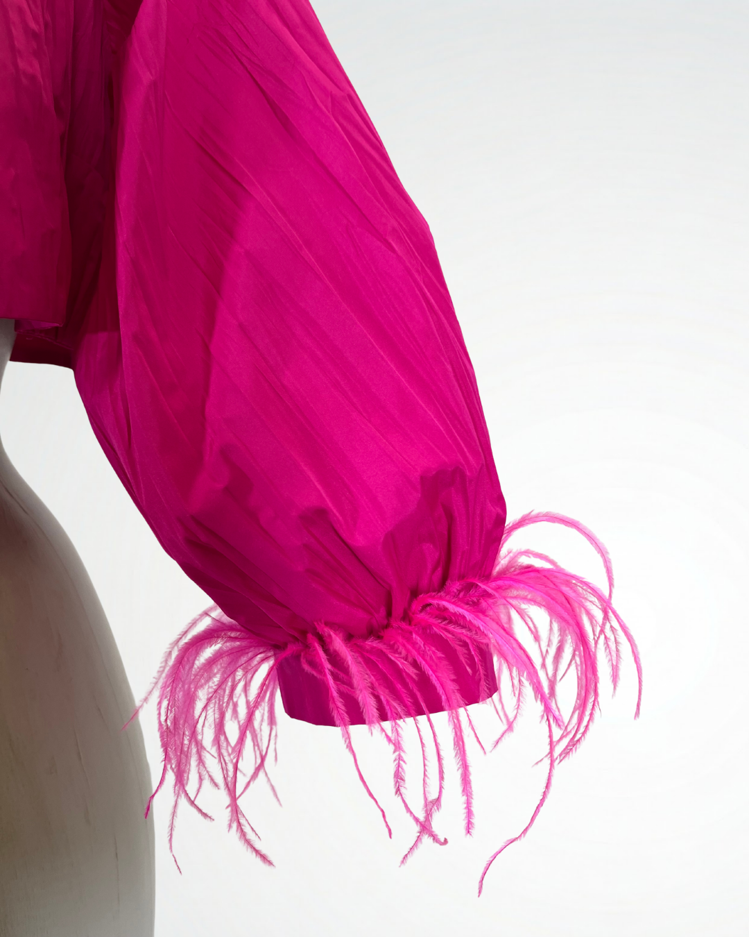Giacca in taffetà con piume