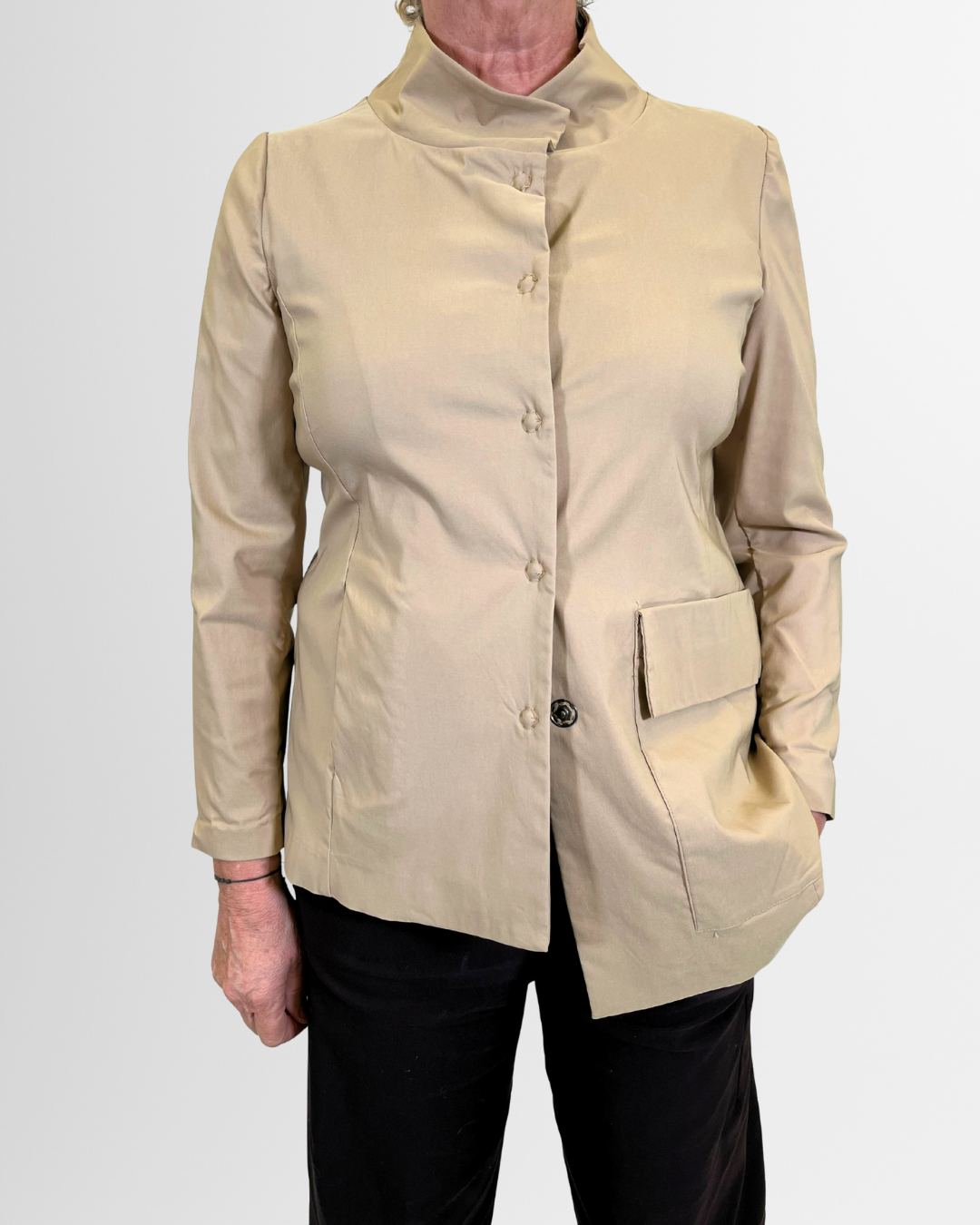 Giacca asimmetrica con bottoni