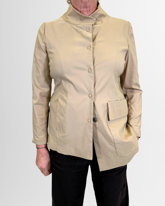 Giacca asimmetrica con bottoni