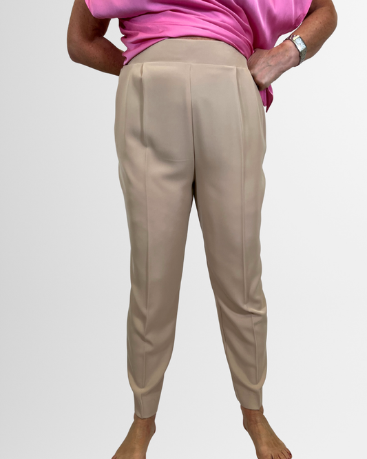 Pantaloni eleganti con spacchetto